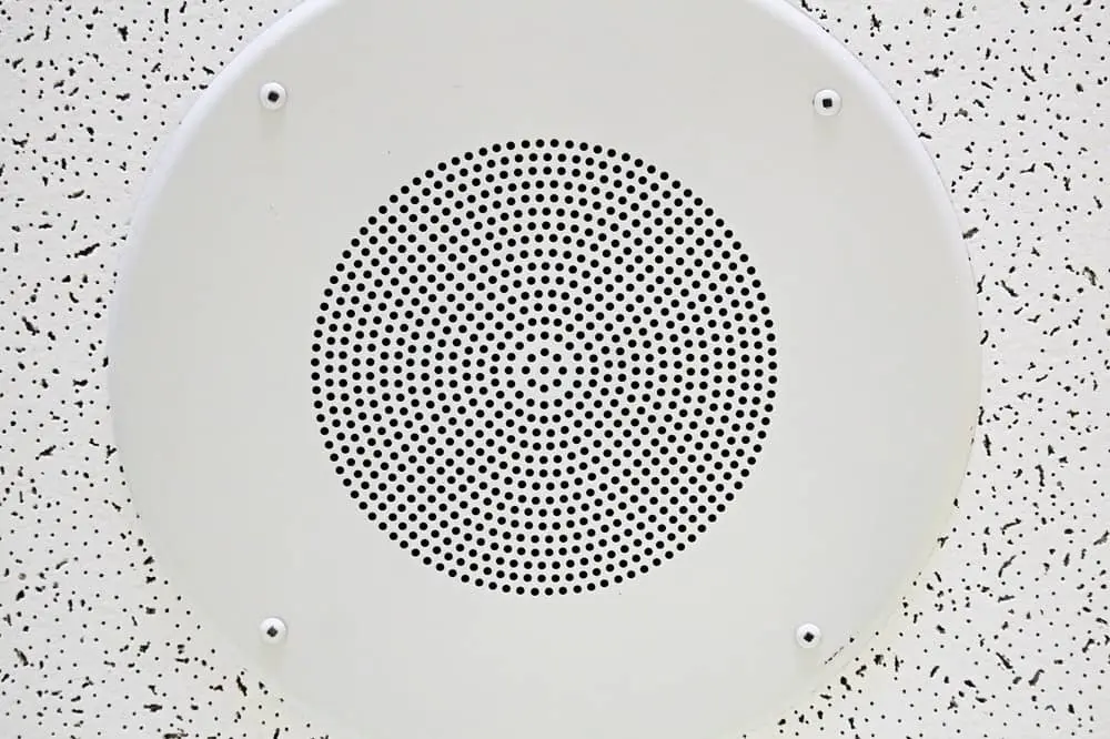 There are many factors to consider when choosing ceiling speakers. 